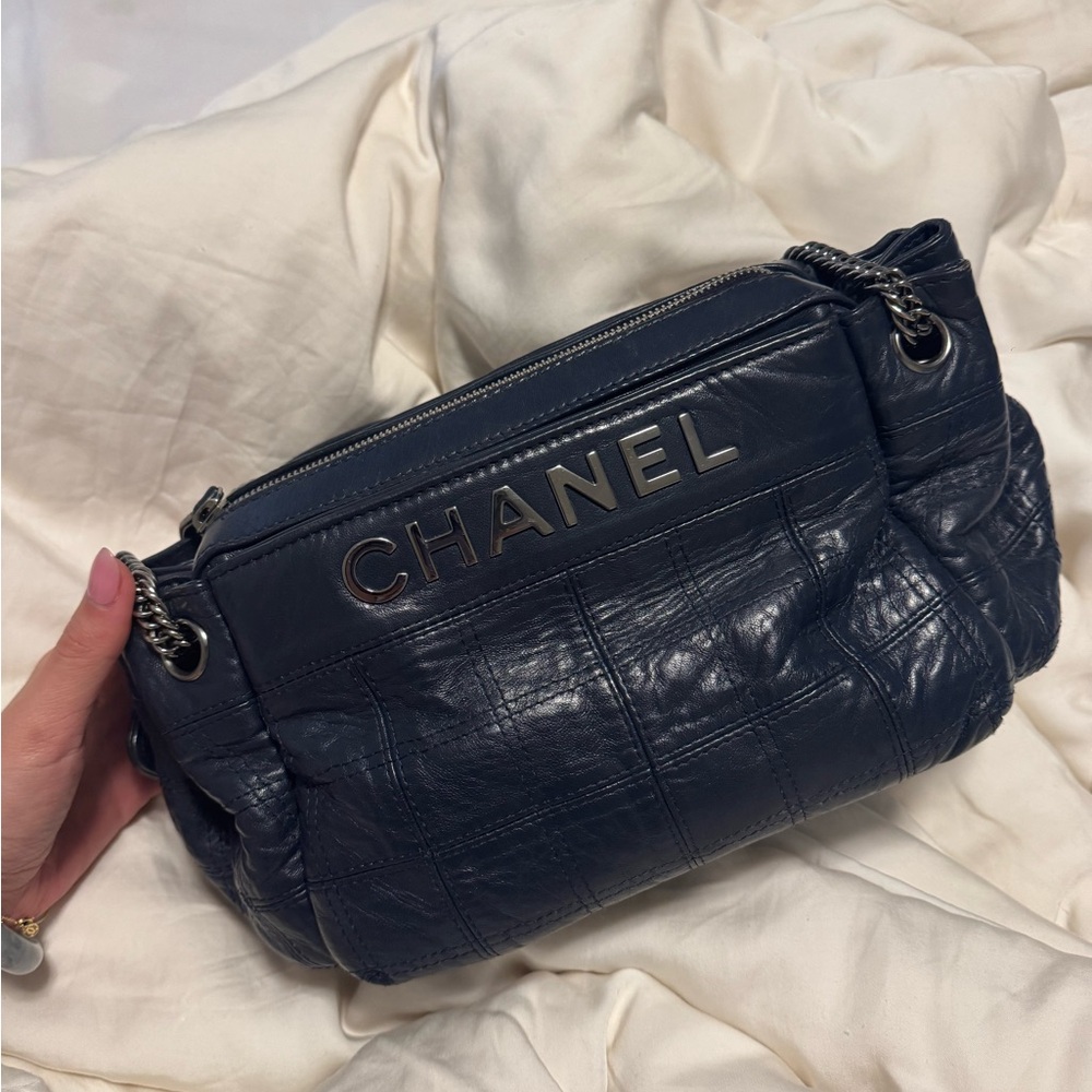 Rare vintage LAX accordion blue leather Chanel shoulder bag
